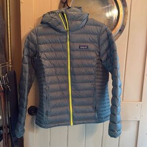 Patagonia down sweater hoody size M women’s Regan green